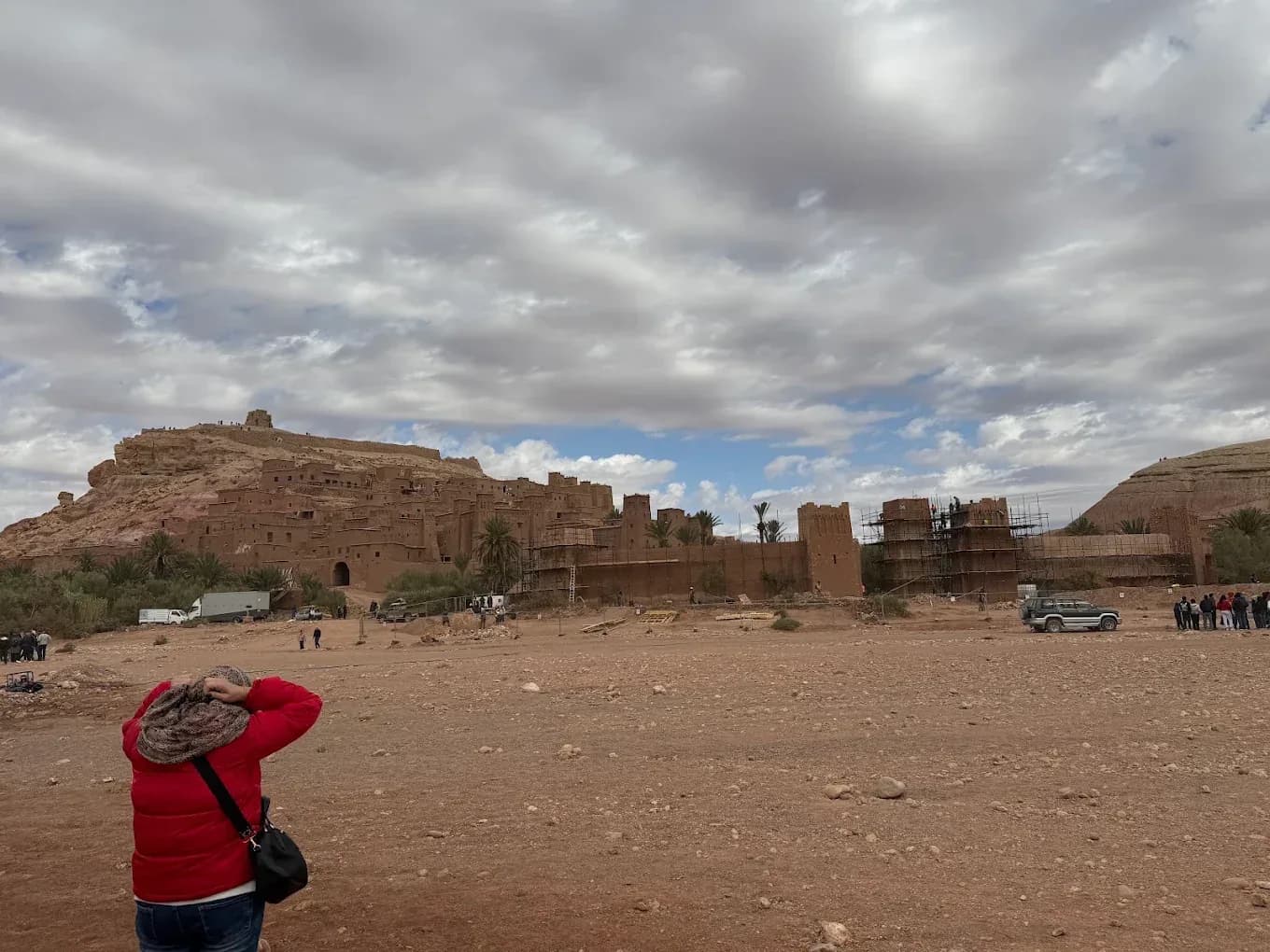 Viajera fotografiando Aït Ben Haddou