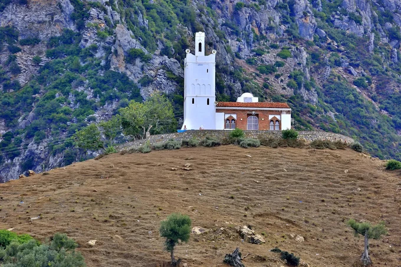 Mezquita española sobre Chefchaouen