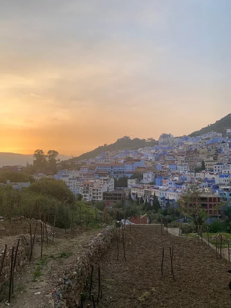 Chefchaouen al atardecer desde la ladera