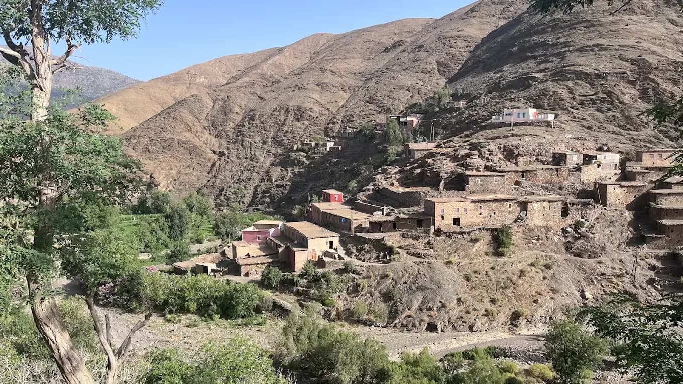Pueblo bereber en un valle del Atlas