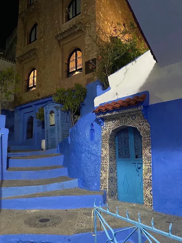 Escalera azul de la medina de Chefchaouen