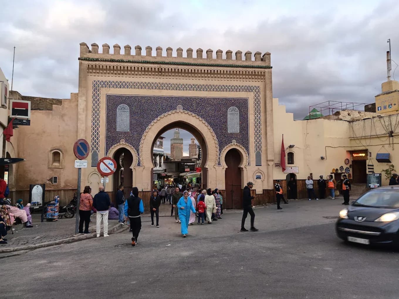 Puerta Bab Bou Jeloud, entrada a la medina de Fez