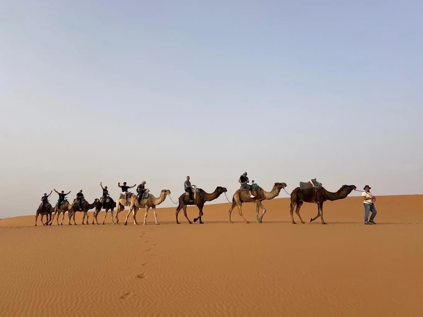 Caravana larga en Erg Chebbi