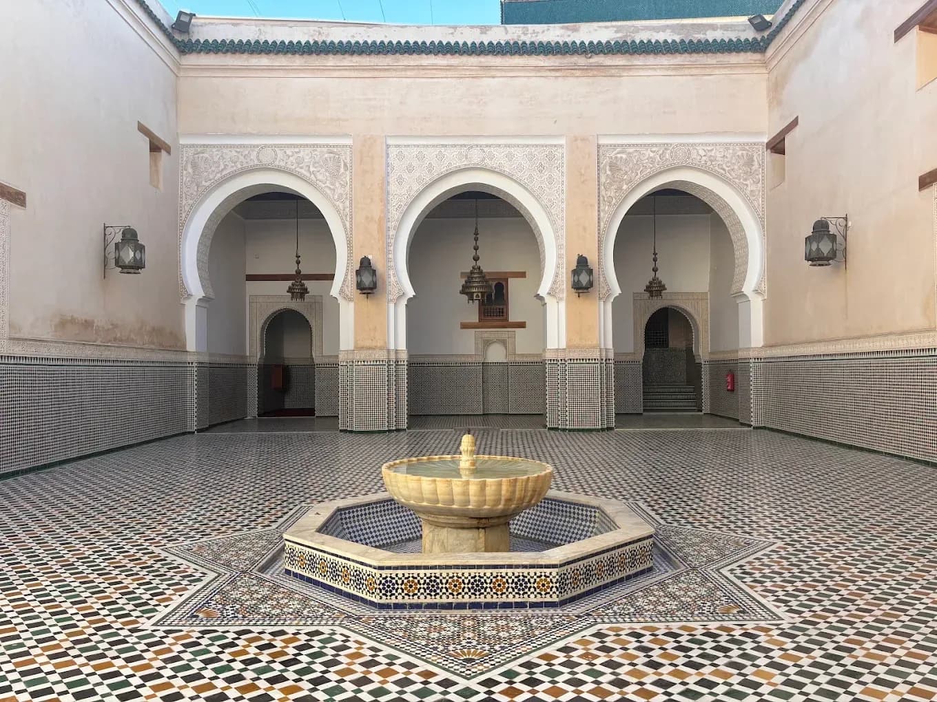 Patio del mausoleo de Mulay Ismail en Meknes