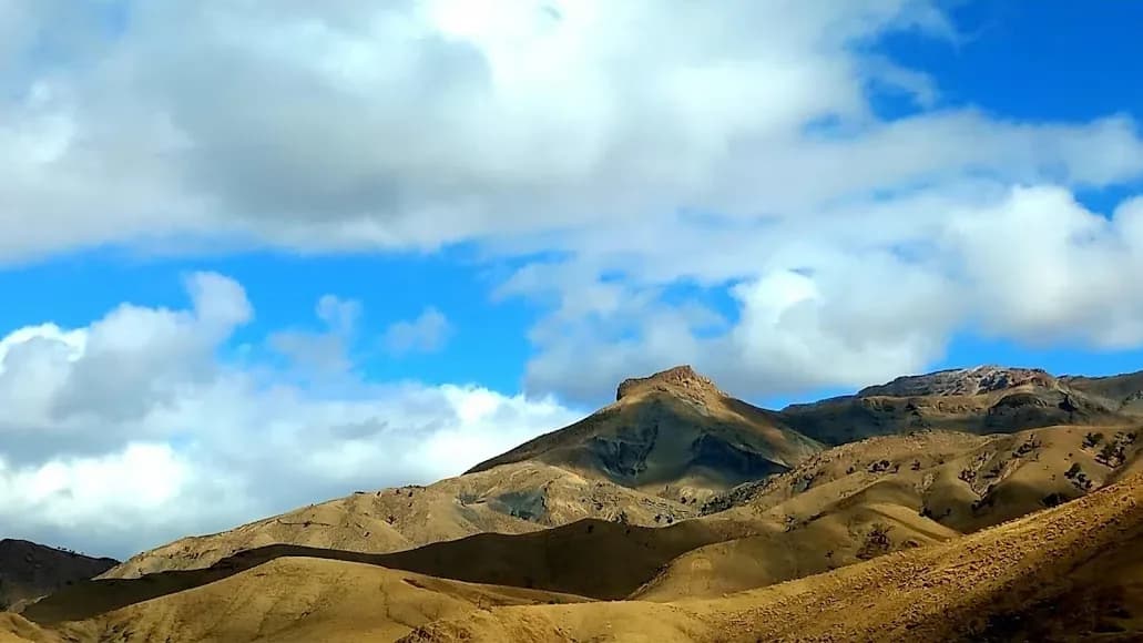 Colinas del Atlas con nubes