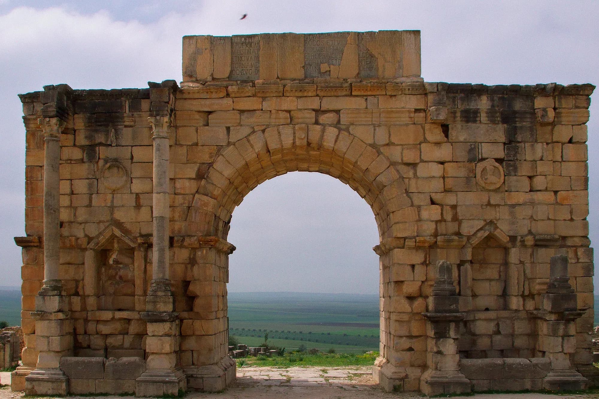 Arco de Caracalla en las ruinas romanas de Volubilis, cerca de Meknes