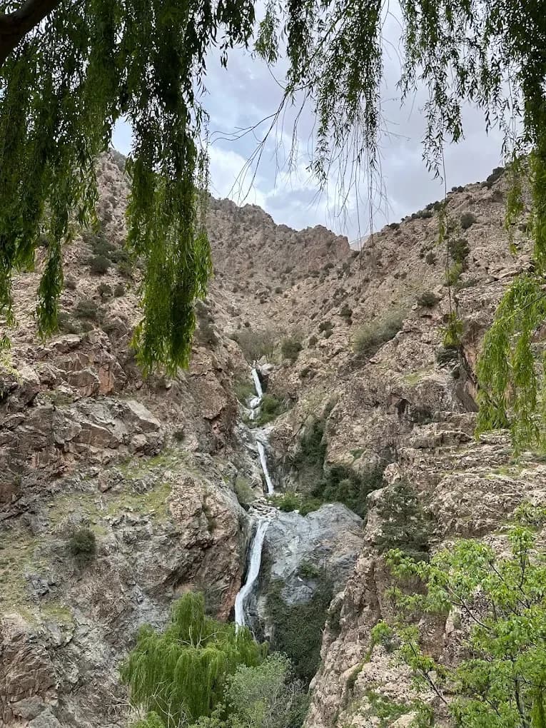 Cascada en un valle del Alto Atlas