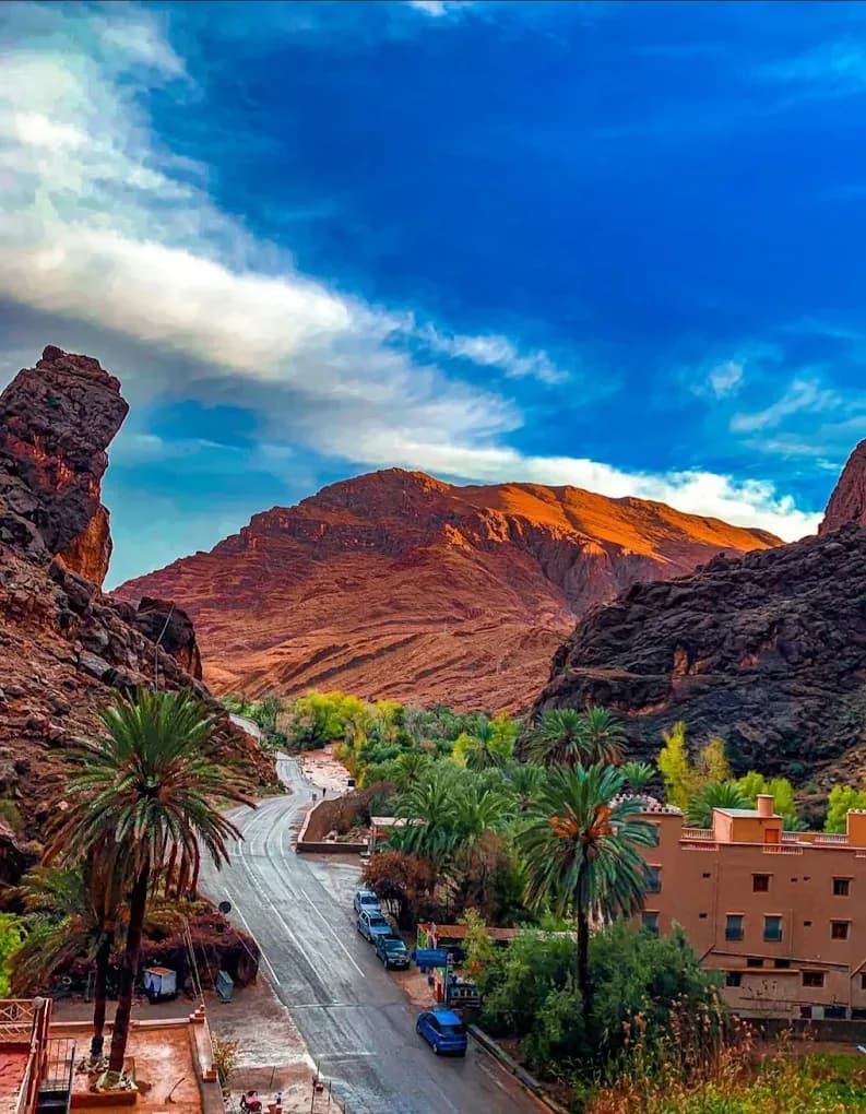 Valle del Dades entre rocas rojas