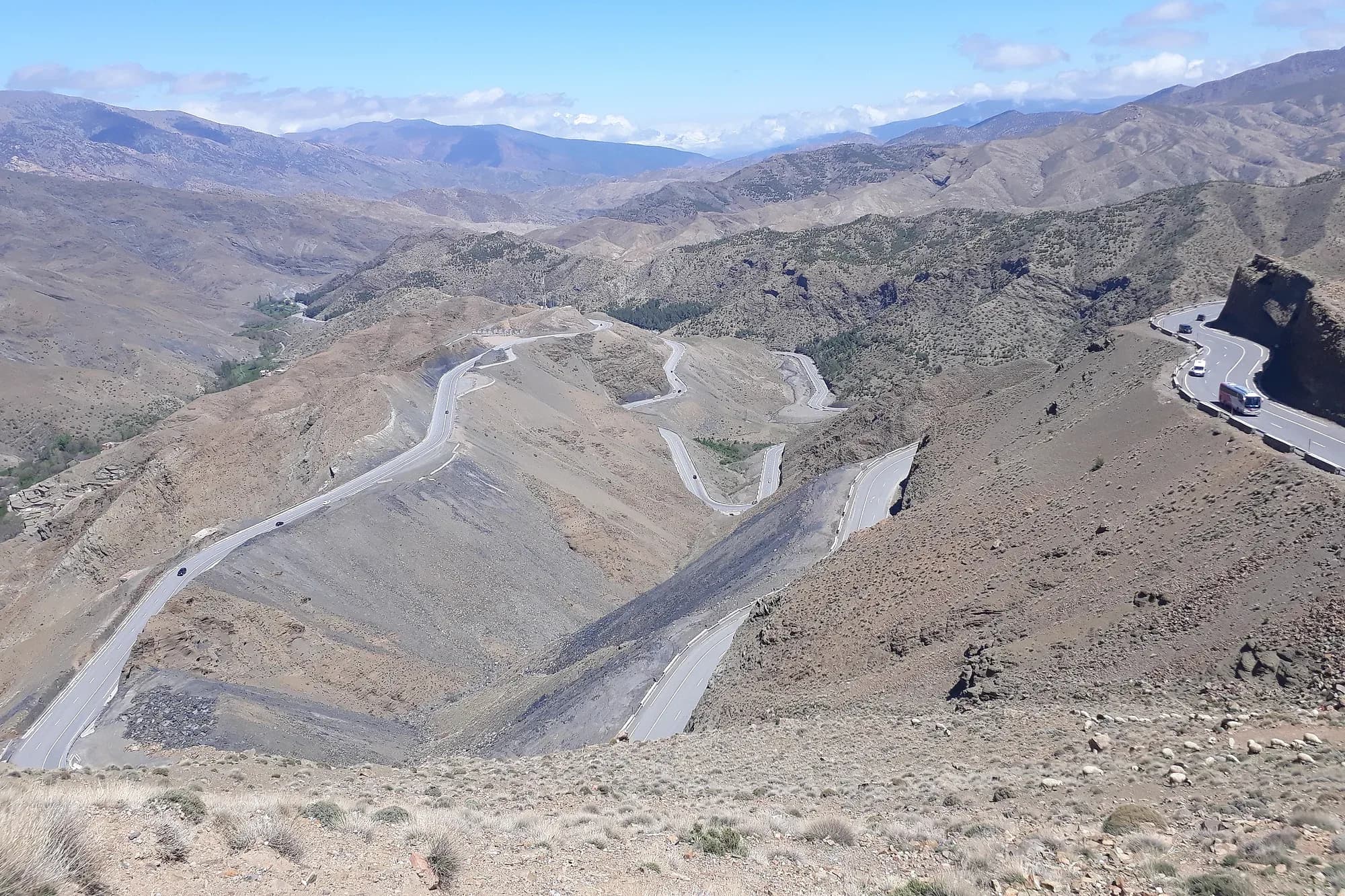 Curvas de la carretera del puerto de Tizi n'Tichka entre las montañas del Alto Atlas