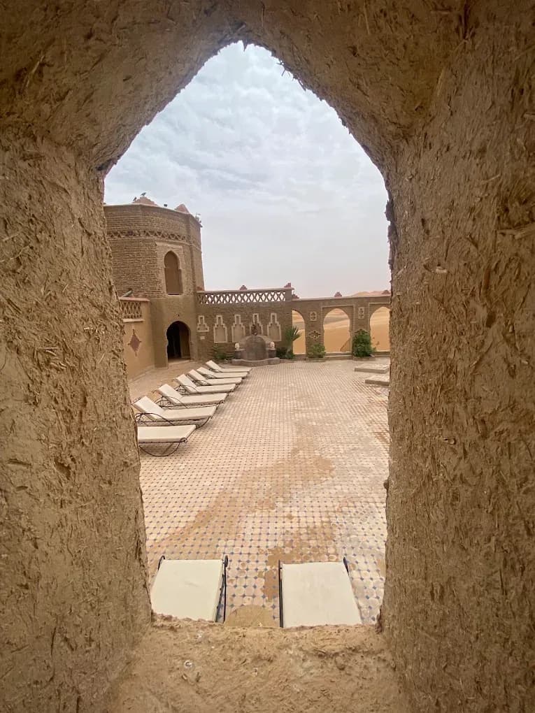 Ventana de adobe de una kasbah
