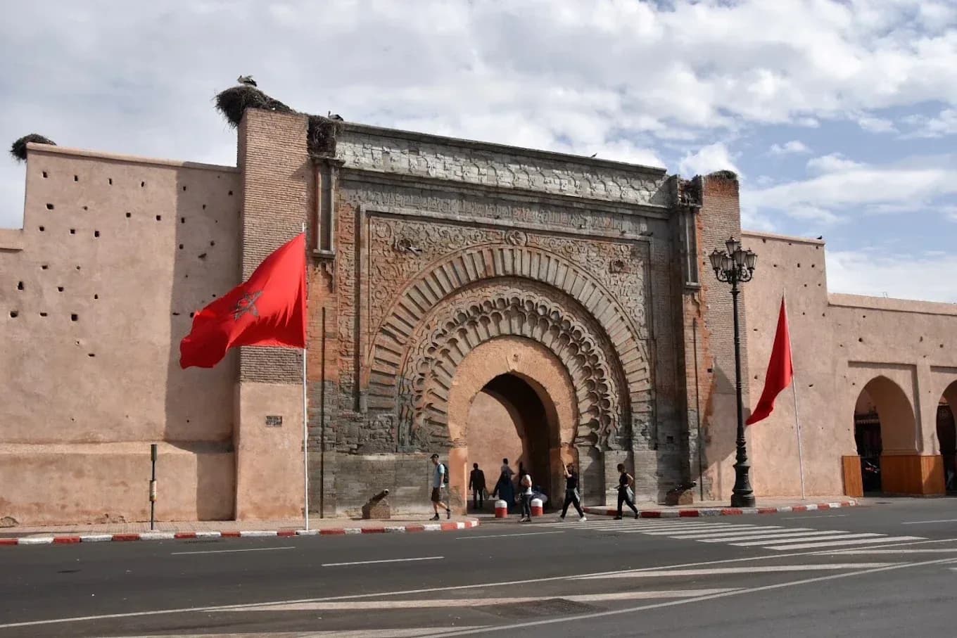 Puerta Bab Agnaou en la kasbah de Marrakech